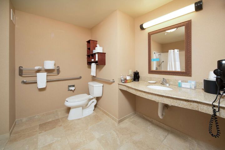 Hampton Inn & Suites Greensburg