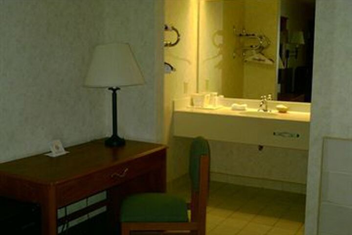 Campton Parkway Inn