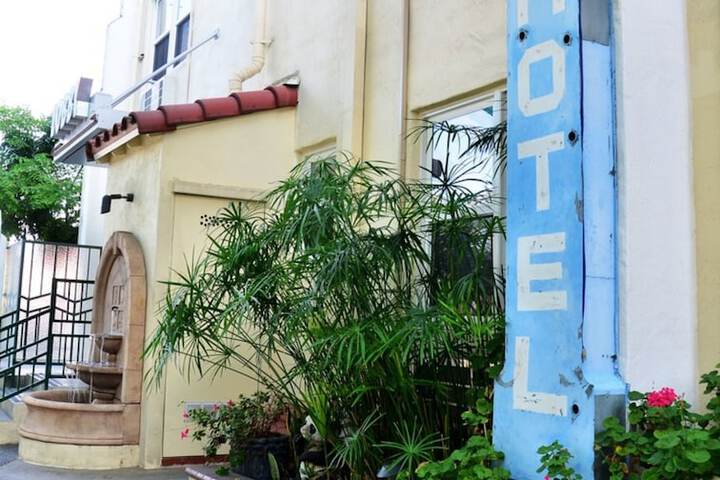 El Primero Hotel
