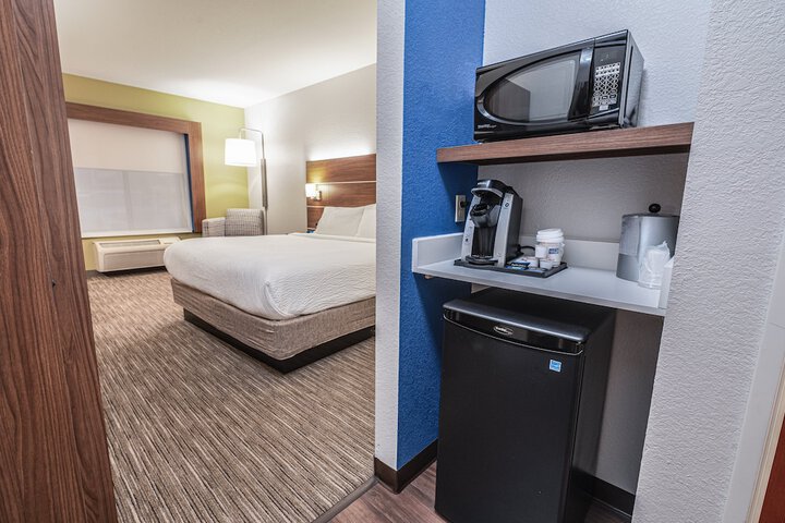 Room 9 of 33