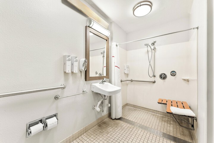 Room 18 of 24