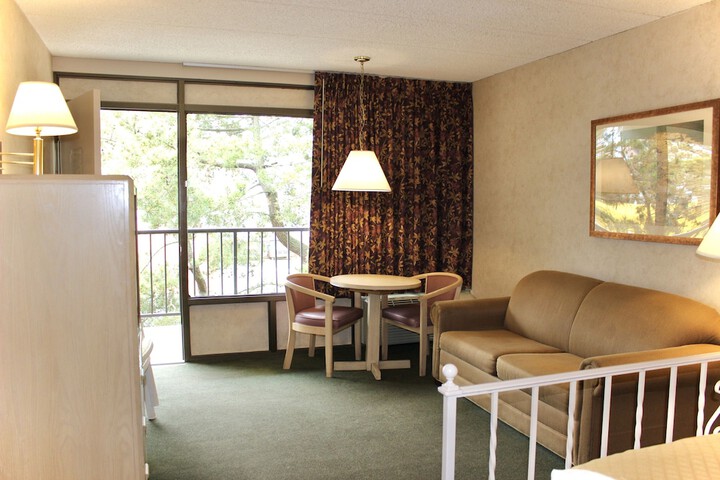Impala Island Inn