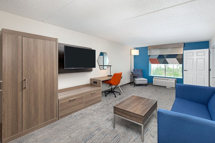 Room 32 of 60