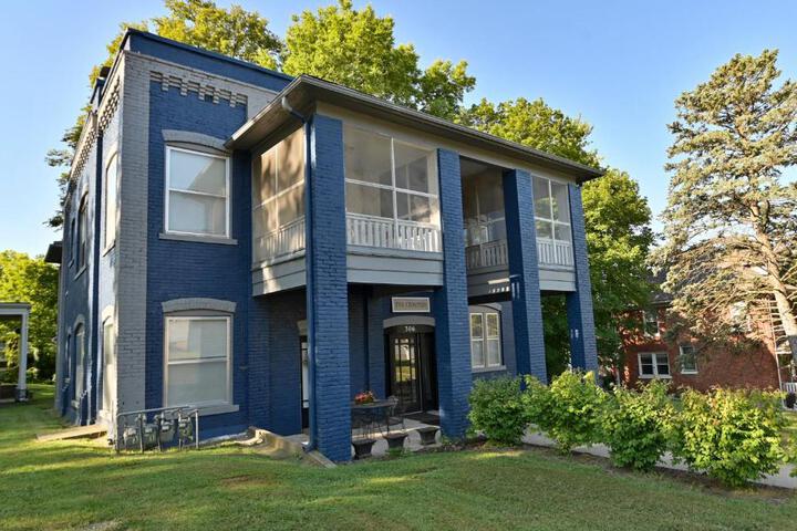 Sr Pilot Earhart Hangar Suite 2 br K & Q, 1 Ba