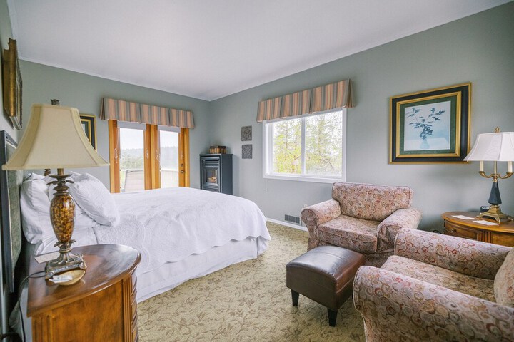 Trumpeter Inn