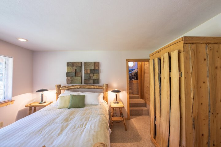 Room 6 of 18