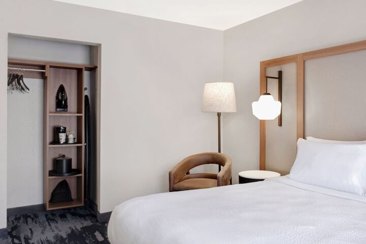 Room 52 of 99