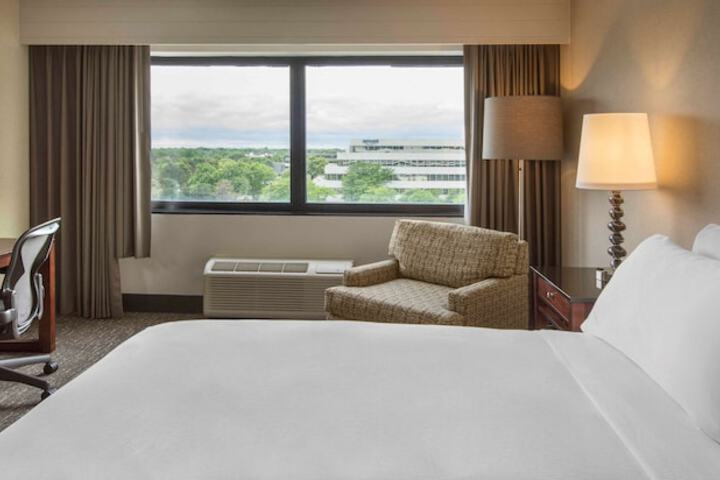 DoubleTree by Hilton Chicago Schaumburg