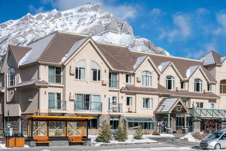 Hotel 3 of 65