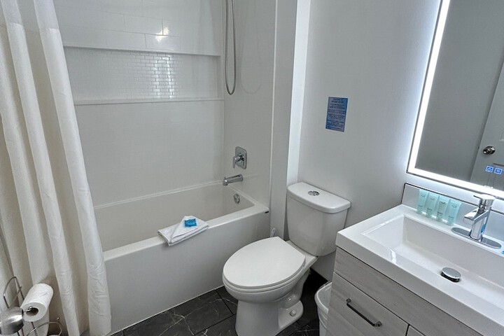 Room 103 of 180
