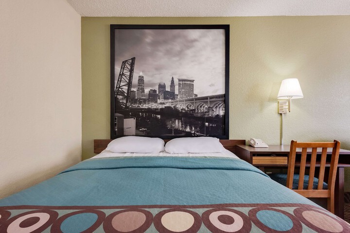 Room 9 of 14