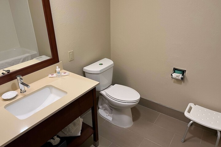 Room 17 of 33