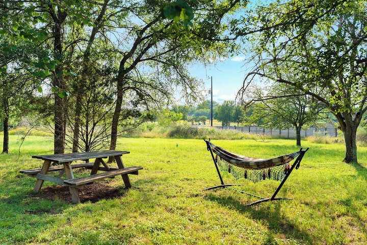 Pet-friendly Marble Falls Home w / Hot Tub!