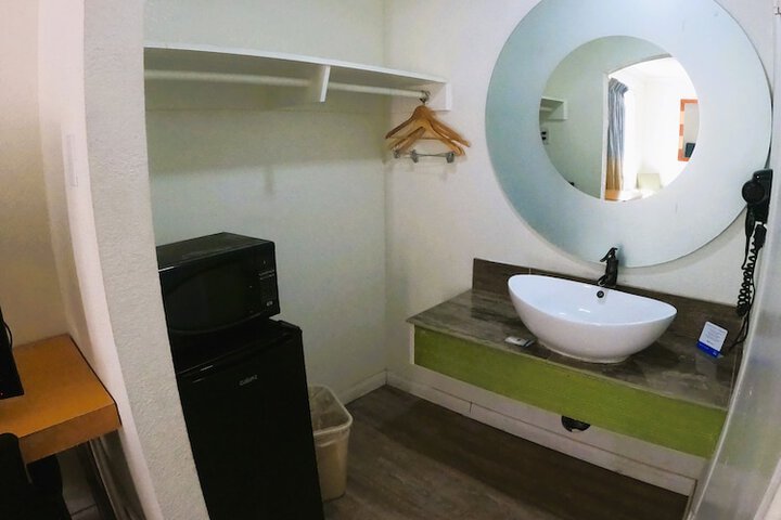 Room 15 of 26