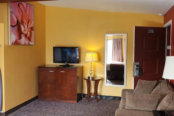 Room 13 of 36