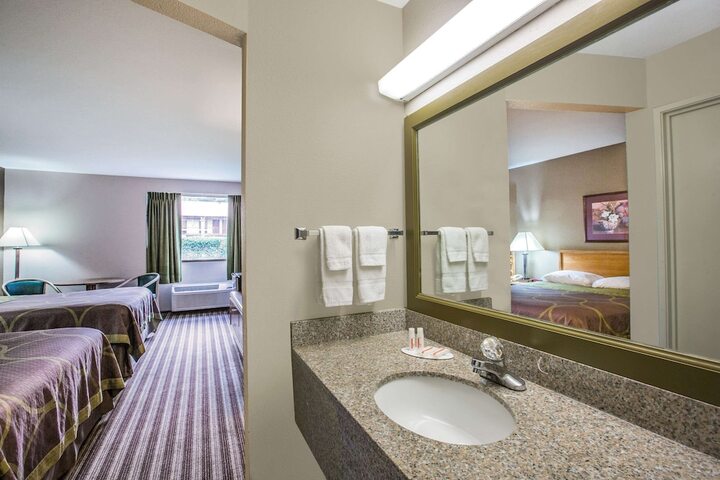 Room 10 of 17