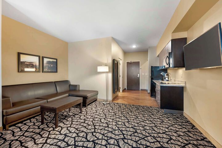 Best Western Plus Lakeview Hotel