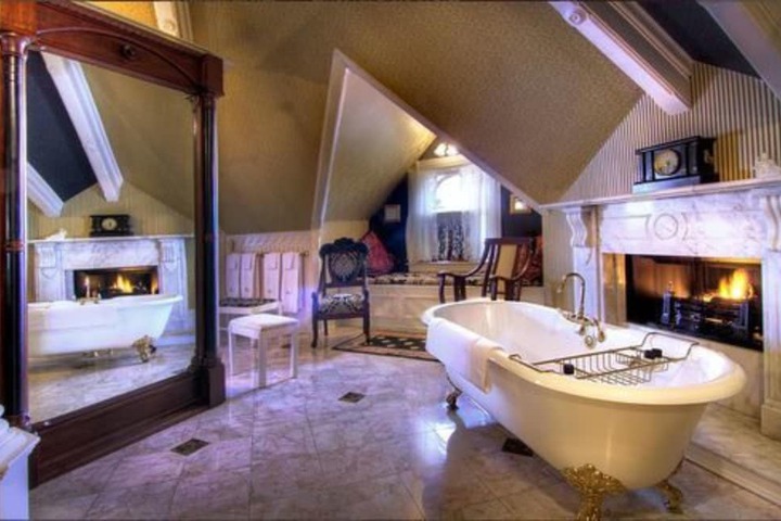 Gingerbread Mansion Inn
