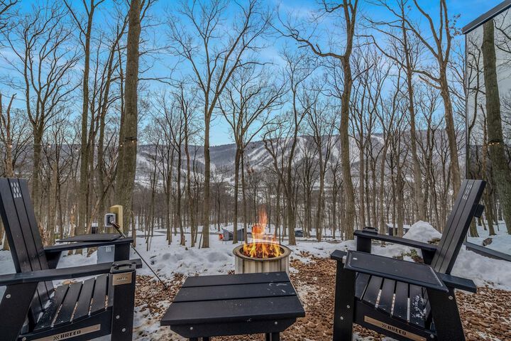 Mirror Villas - Modern Retreat with private hot tubs and mountain view