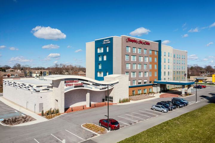 Hotel 2 of 32