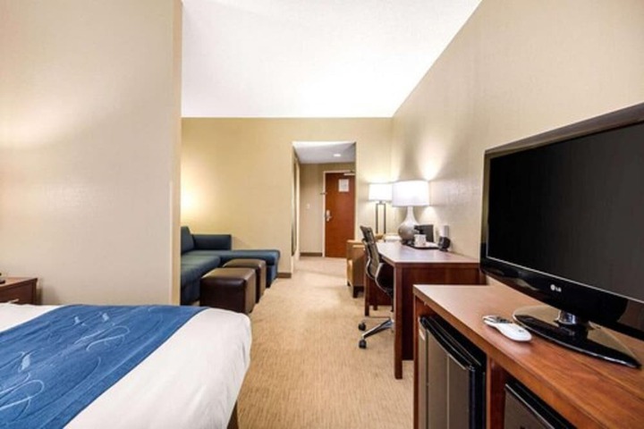 Comfort Suites Manchester near Arnold AFB