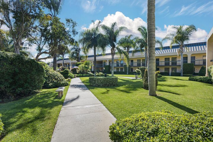 Best Western Plus South Coast Inn