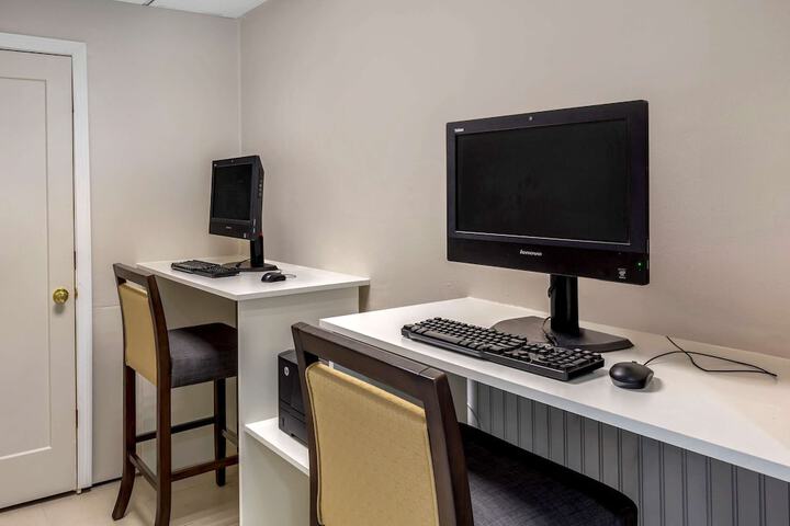 Business Center 55 of 58