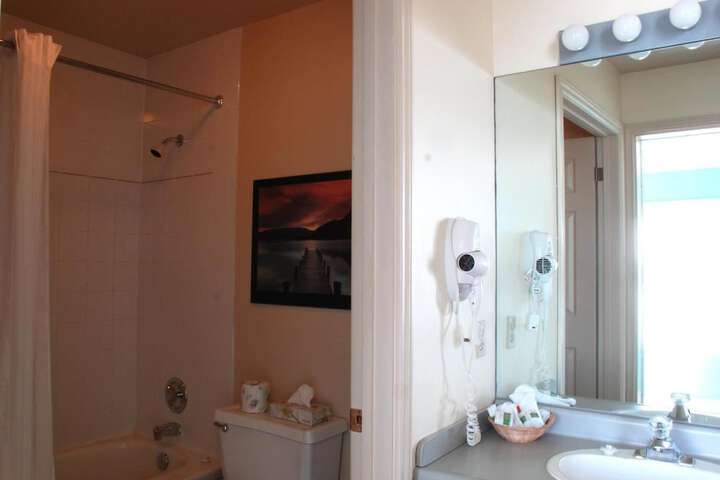 Room 10 of 48