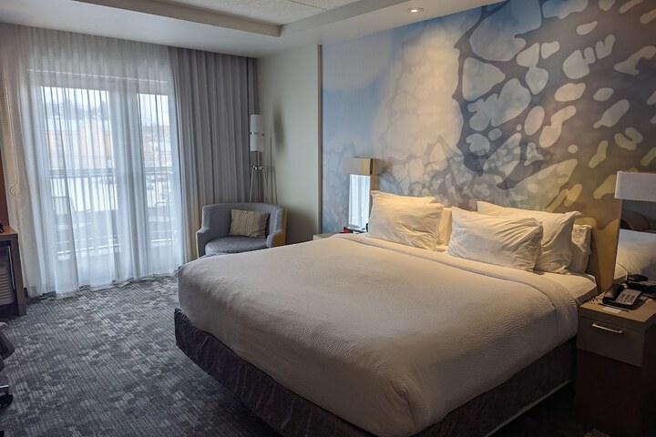 Courtyard by Marriott Holland Downtown