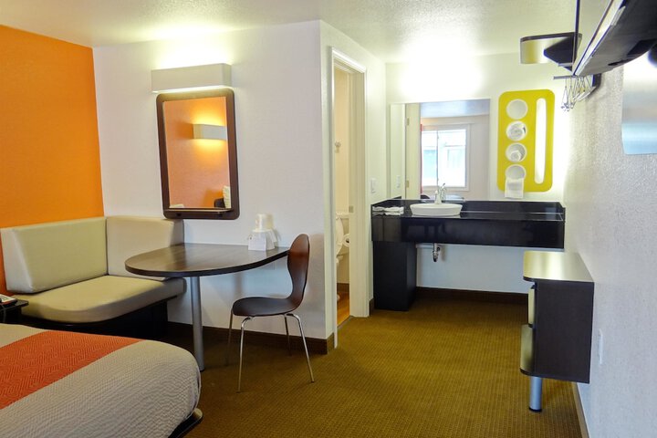 Room 27 of 30