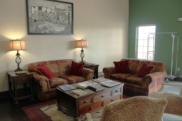 Boarders Inn & Suites