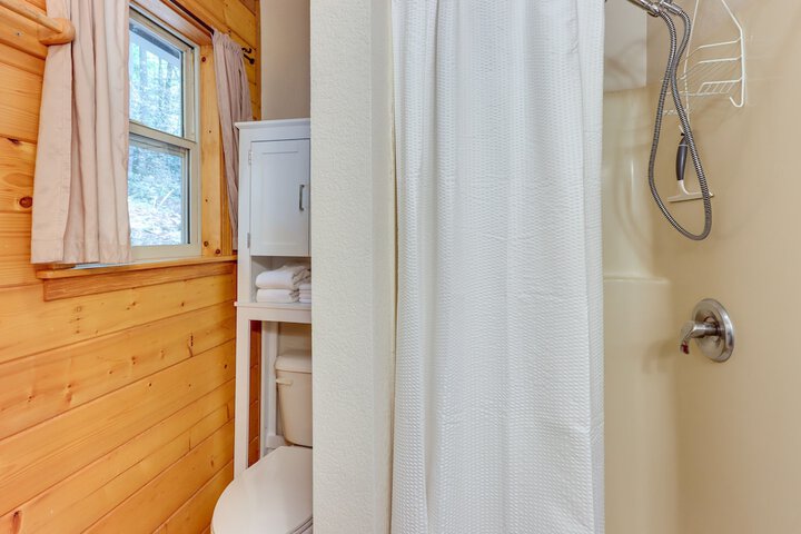 Remote Escape: Murphy Cozy Cabin in the Woods