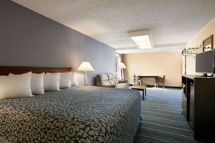 Room 10 of 30