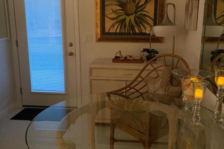 Closest 1BR to Vanderbilt Beach full kitchen with dishwasher, ALL NEW!