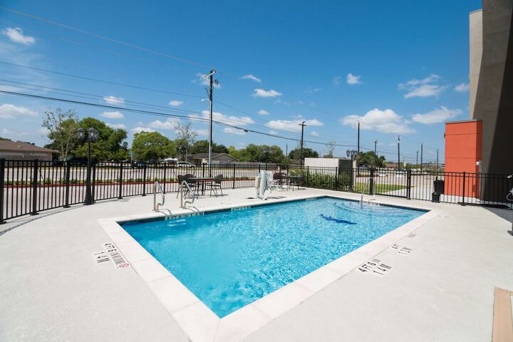 Pool 6 of 37