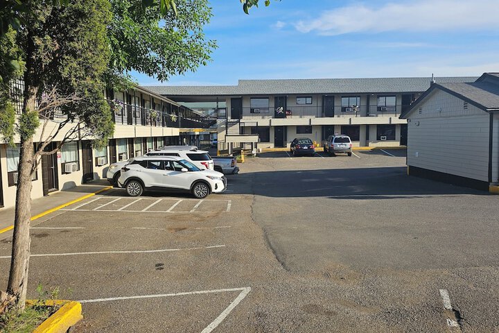 Camelot Court Motel