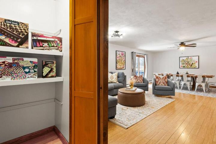 Near Ithaca!Hot Tub! LRG Home!Sleeps 14! Dogs ok!