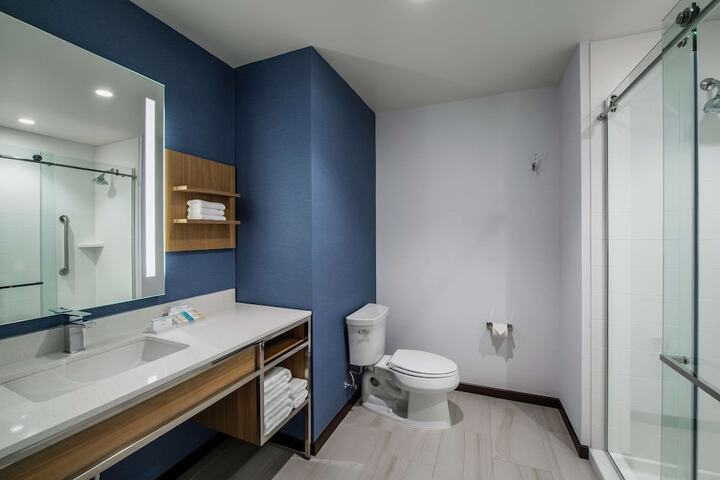 Room 10 of 20