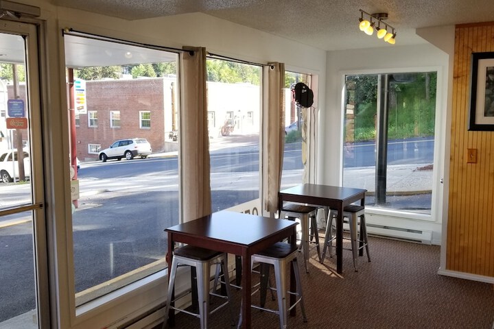 Cougar Land Motel