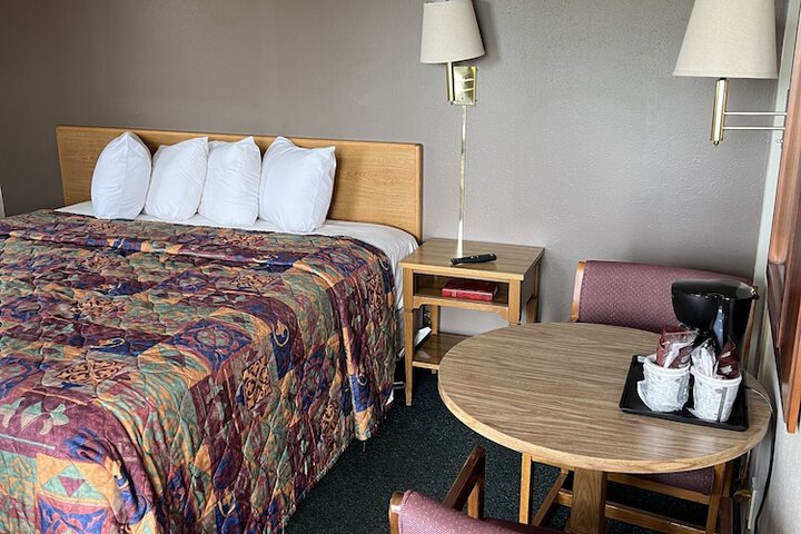 Room 80 of 443