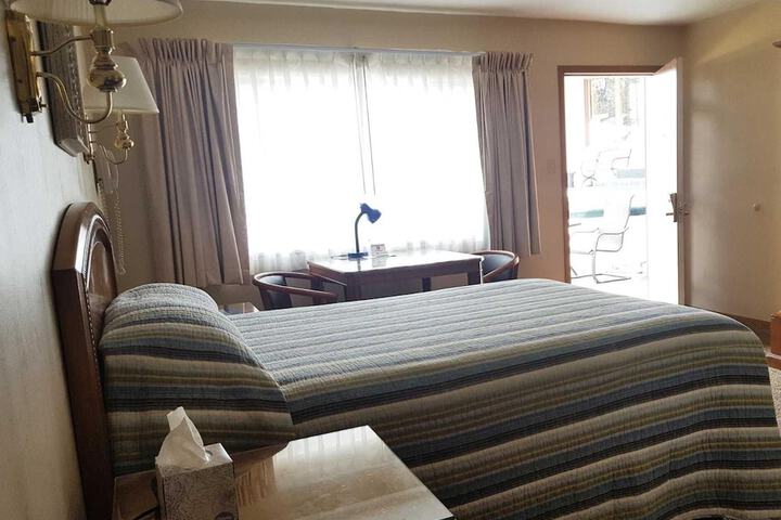 Room 37 of 62