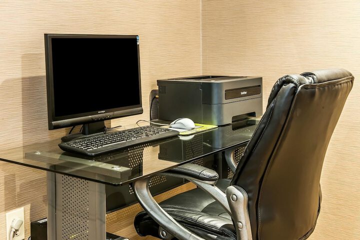 Business Center 63 of 64