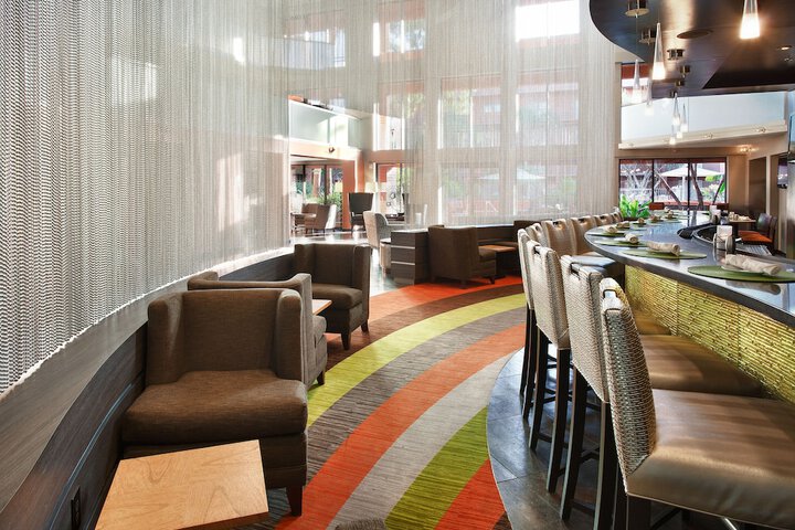 Lounge 66 of 71