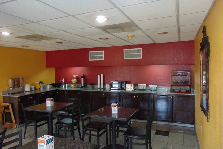 Quality Inn & Suites Dickson