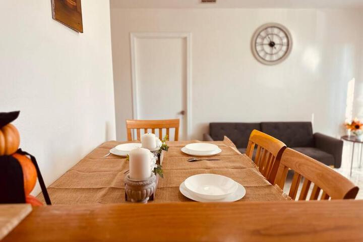 Charming 3BR Retreat near Disneyland Downtown LA!