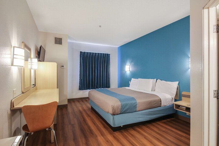 Room 19 of 37