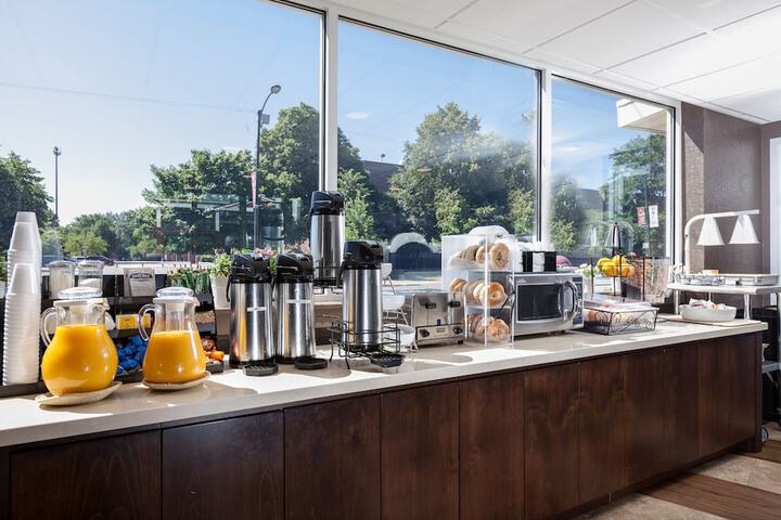 Breakfast/Coffee Service 29 of 34