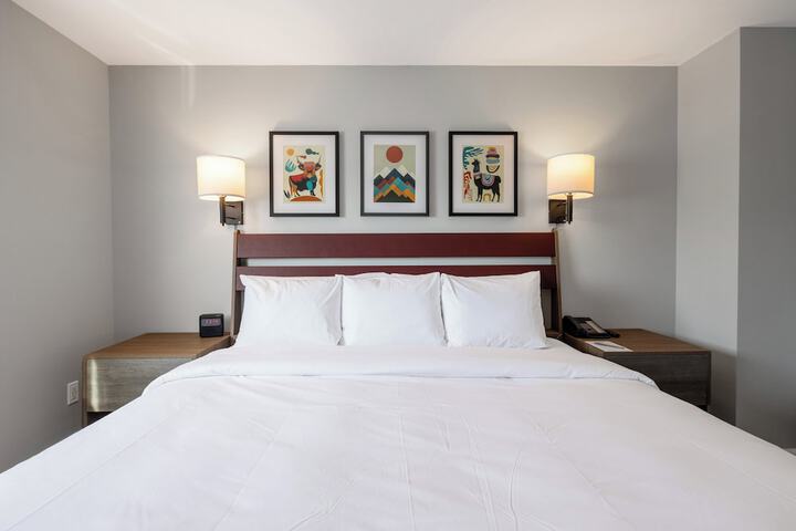Room 25 of 34