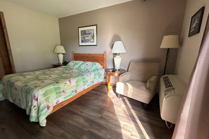 Timber Lodge Inn