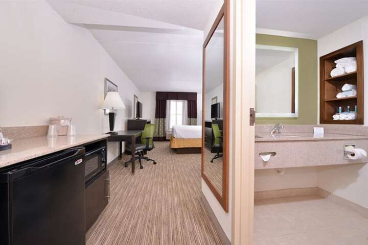 Room 33 of 53